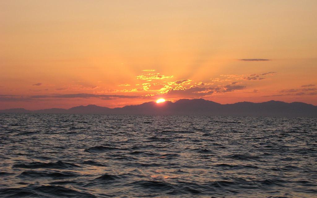1 - Lever de soleil sur la Corse.JPG